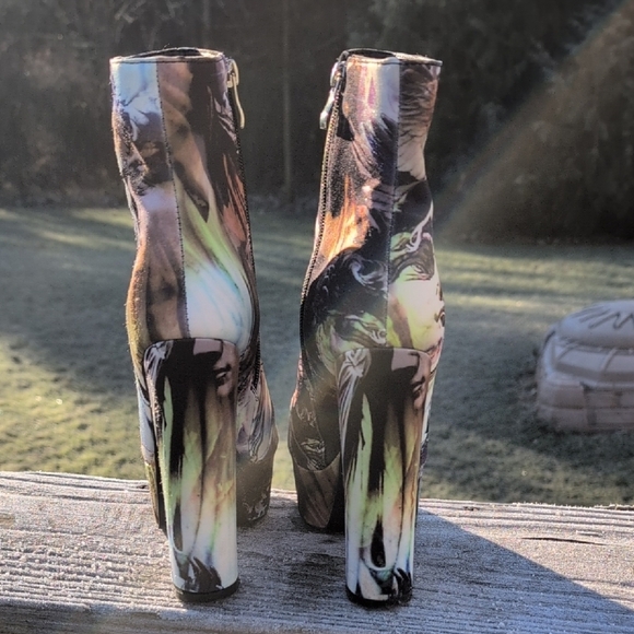 Artistic Azalea Wang Print Platform Heeled Boots, Y2K, Goth - Picture 4 of 8